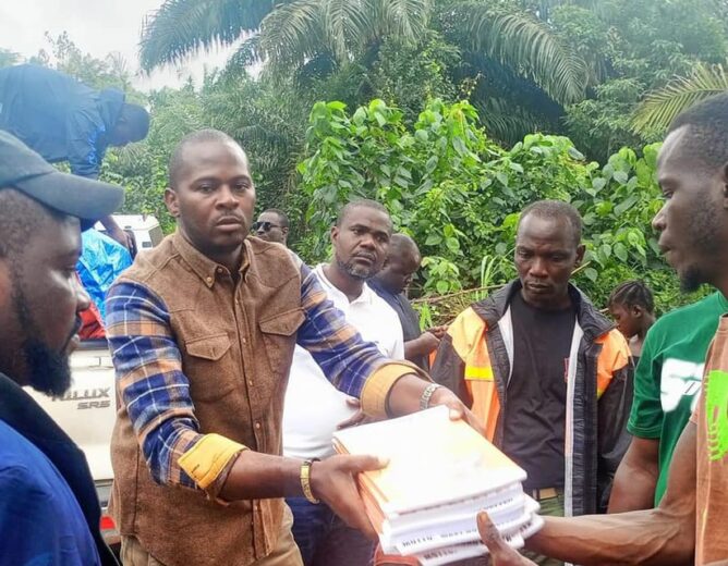 Senator Johnny K. Kpehe Makes Significant Contributions During His Visit to Lower Bong, Sanoyea District